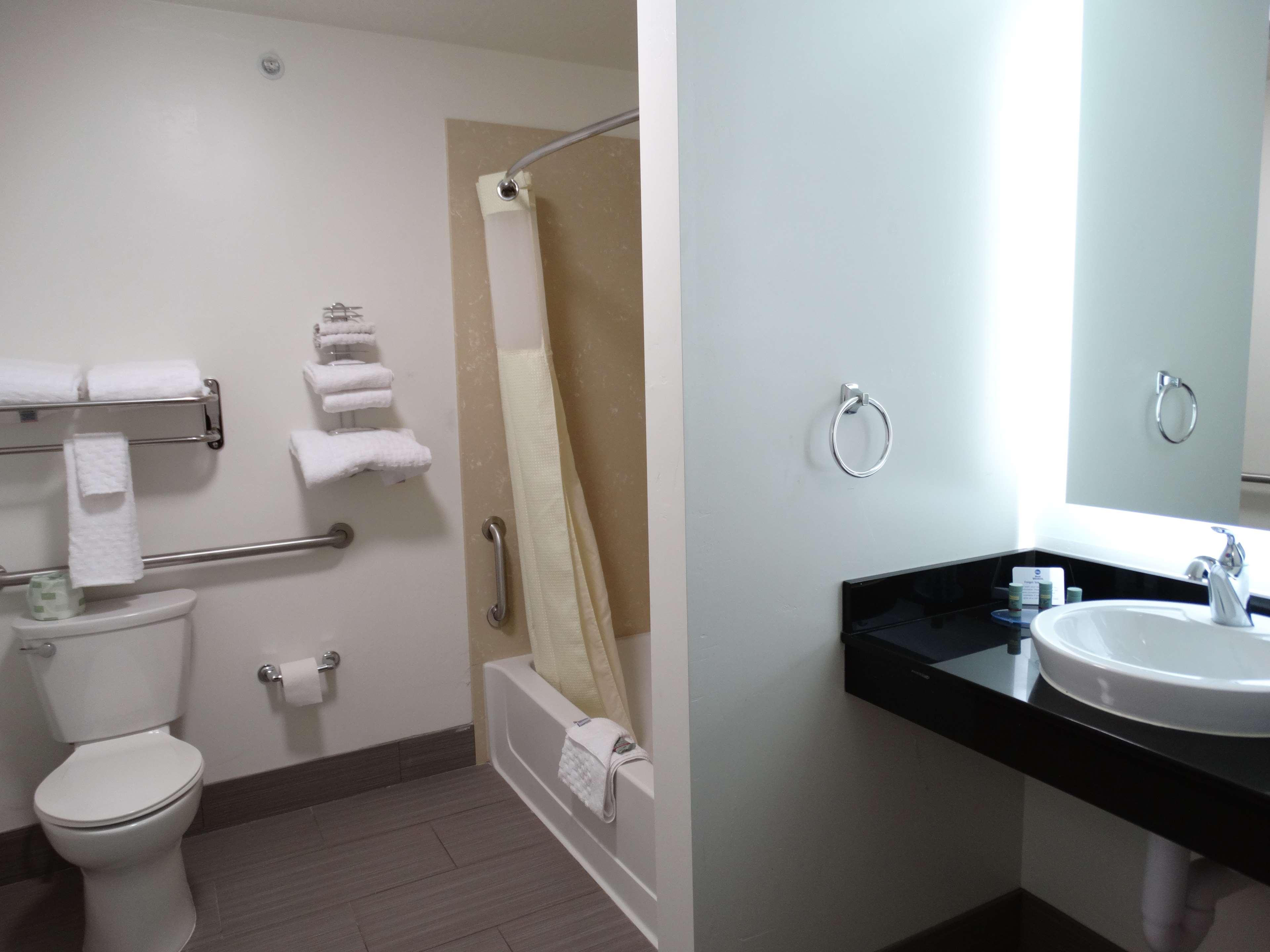 Best Western Duchesne Inn Bilik gambar