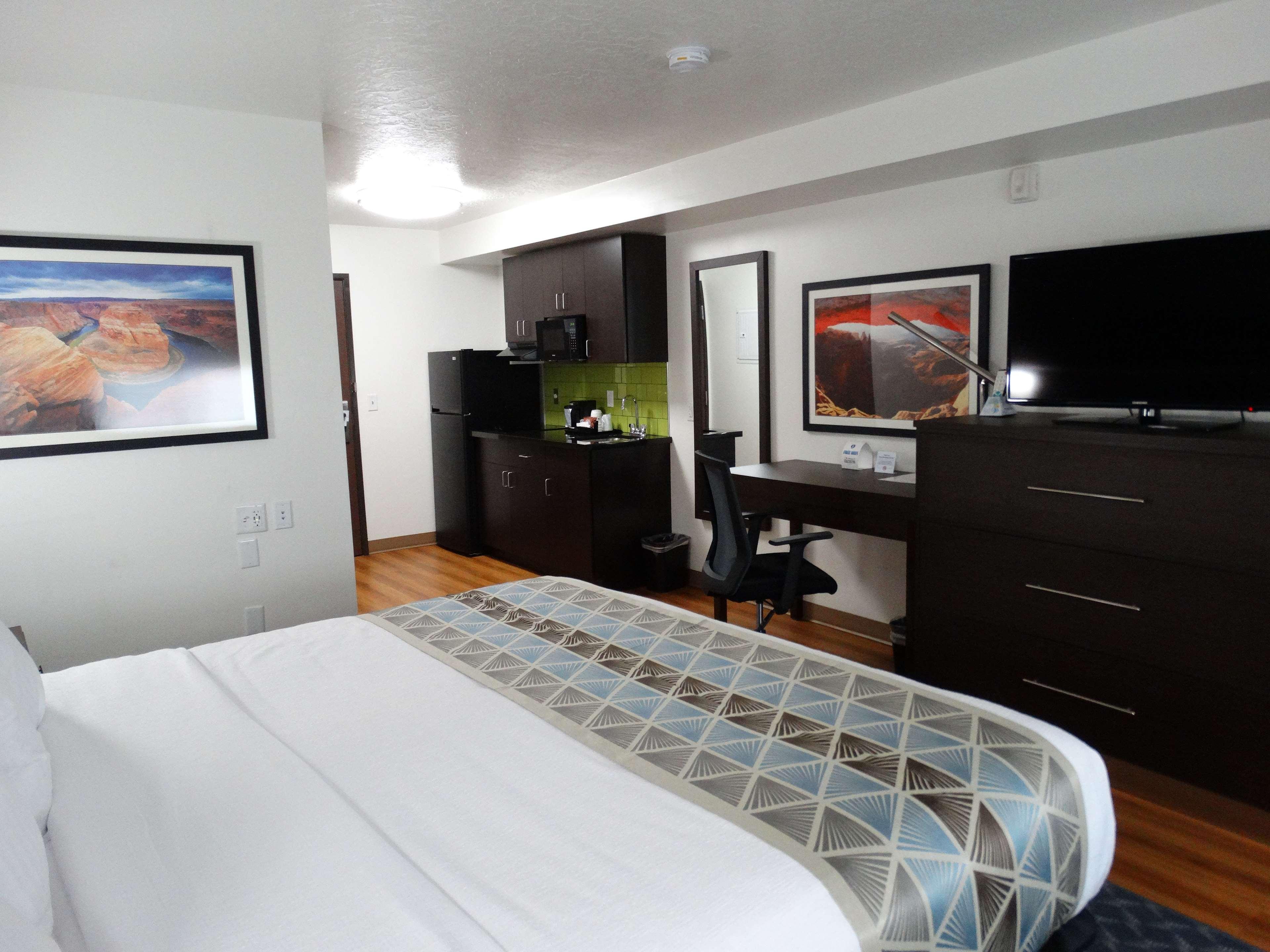 Best Western Duchesne Inn Bilik gambar