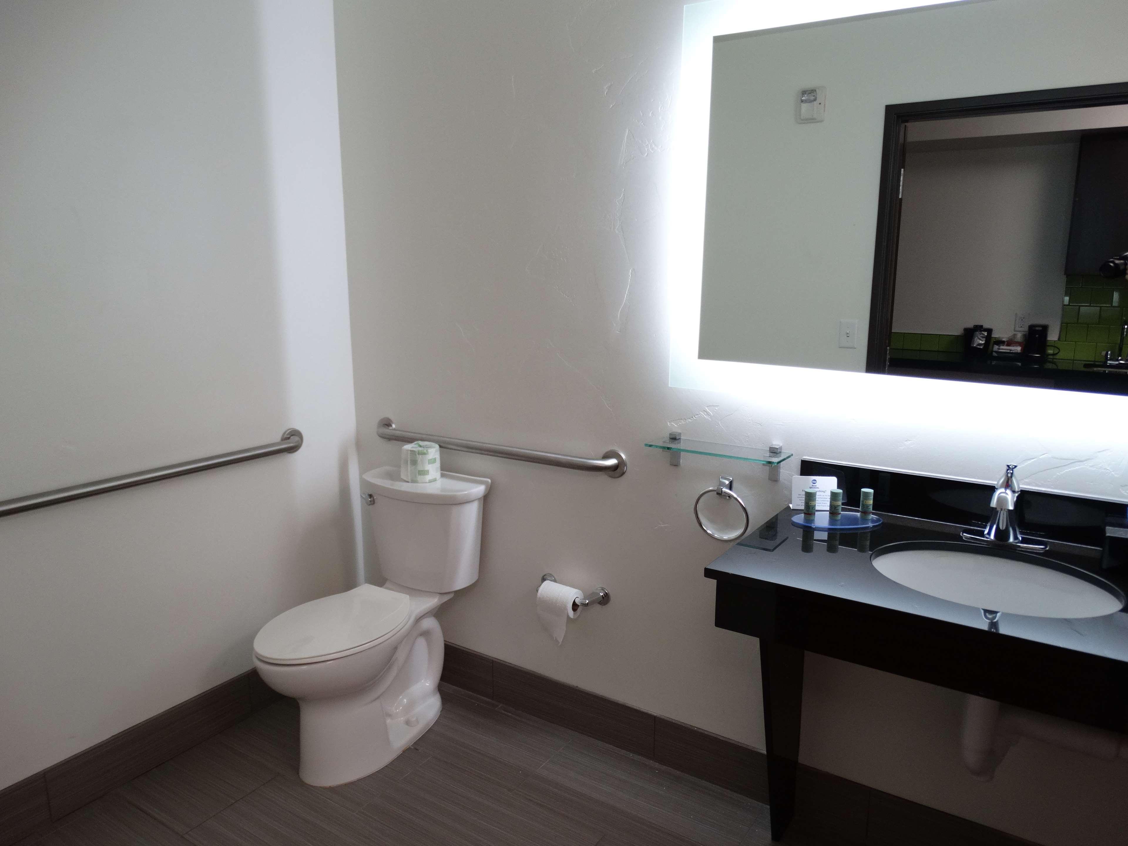 Best Western Duchesne Inn Bilik gambar